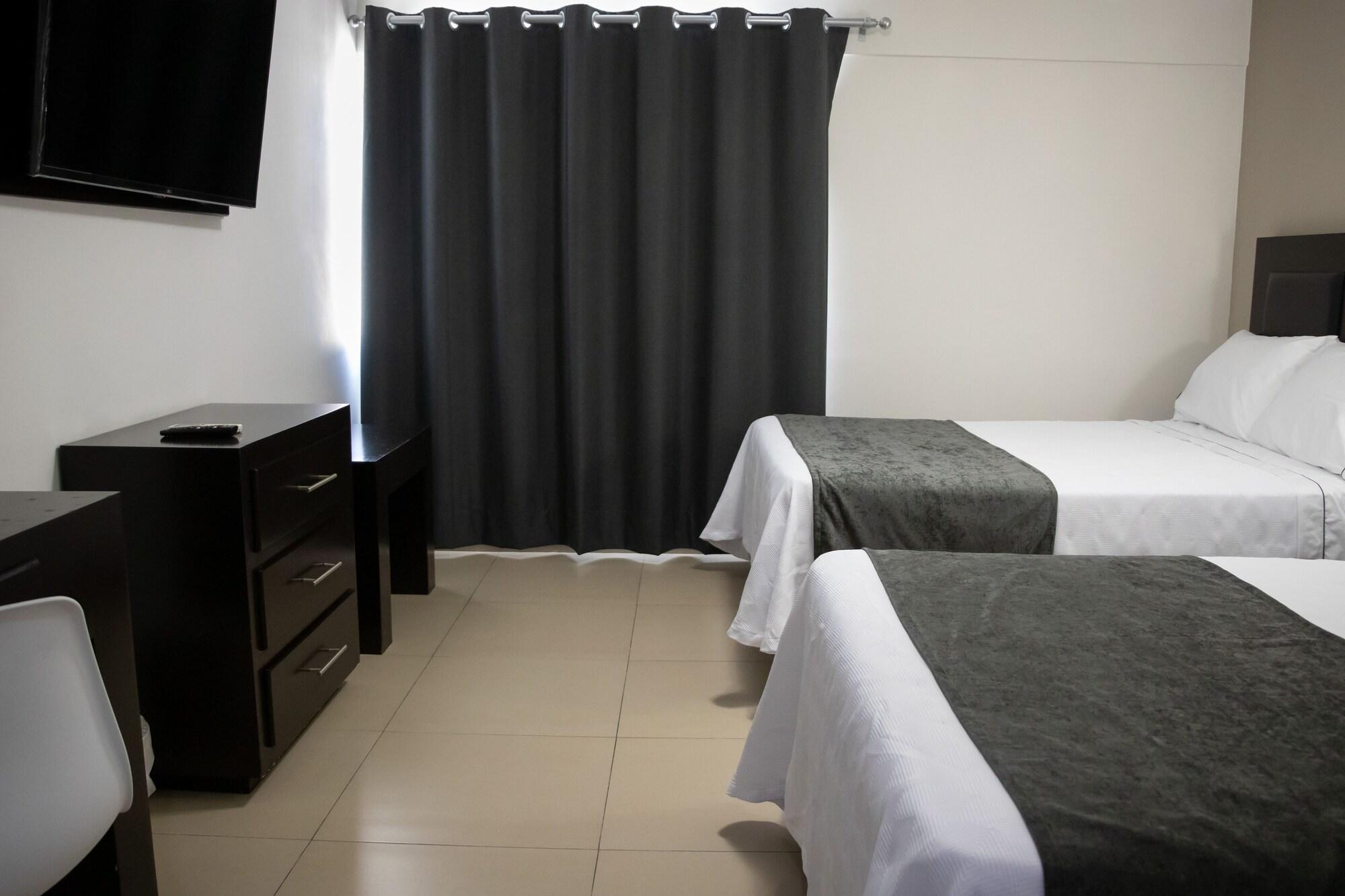 גואדלחארה Hotel Las Pergolas מראה חיצוני תמונה