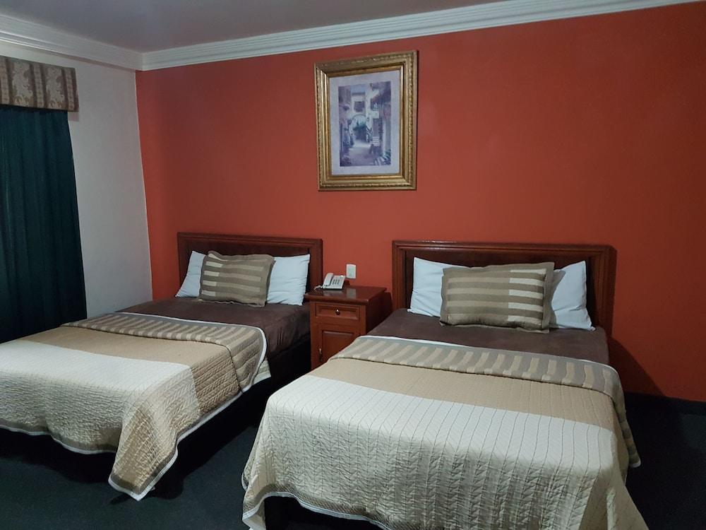גואדלחארה Hotel Las Pergolas מראה חיצוני תמונה