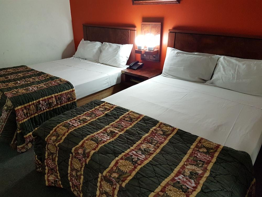 גואדלחארה Hotel Las Pergolas מראה חיצוני תמונה