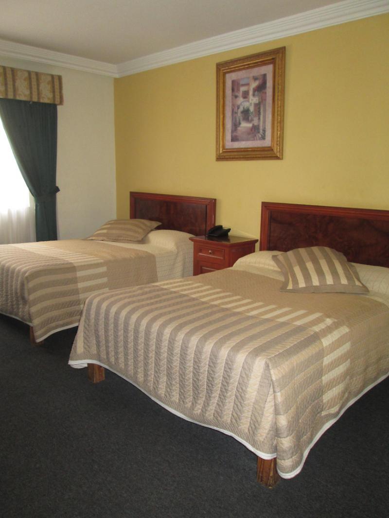 גואדלחארה Hotel Las Pergolas מראה חיצוני תמונה