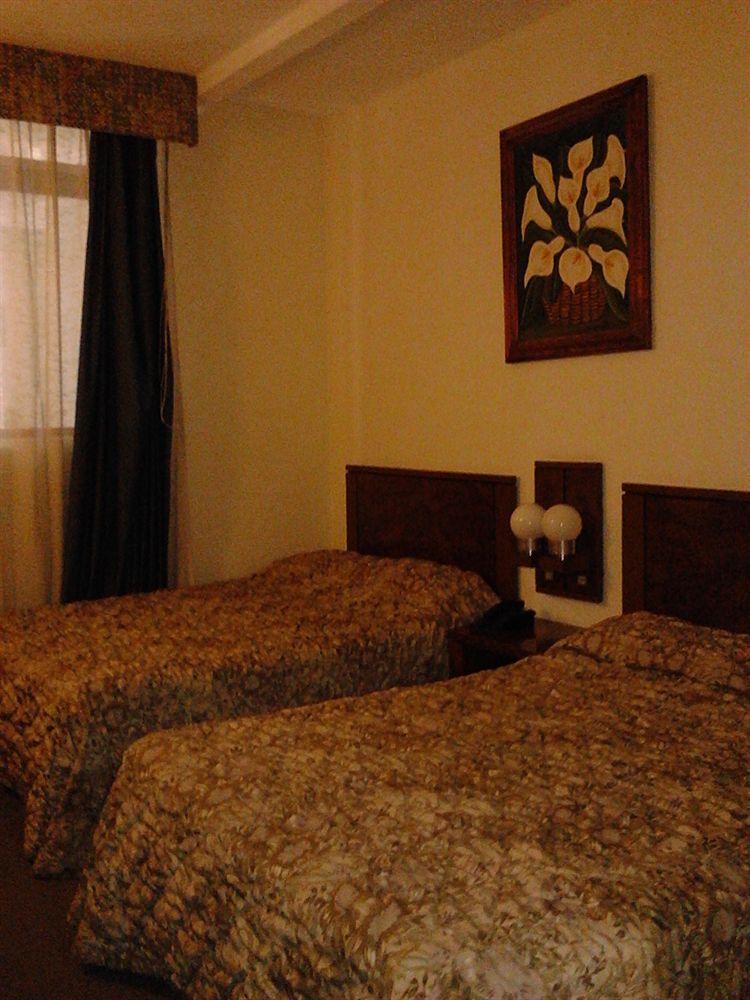גואדלחארה Hotel Las Pergolas מראה חיצוני תמונה