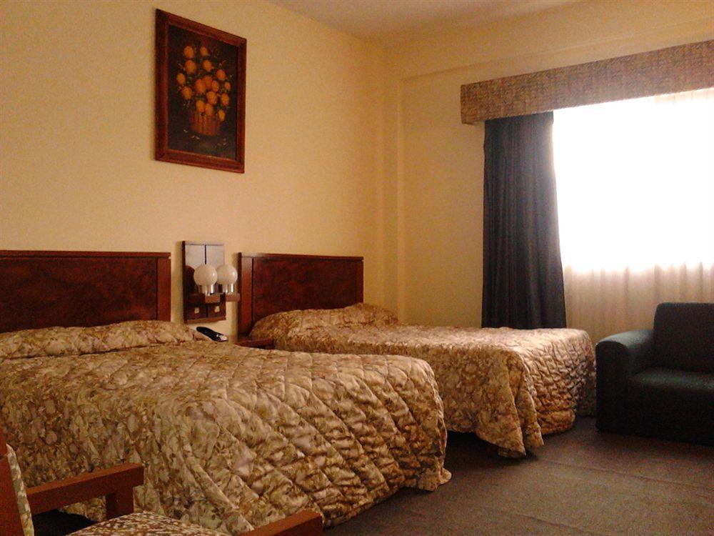 גואדלחארה Hotel Las Pergolas מראה חיצוני תמונה