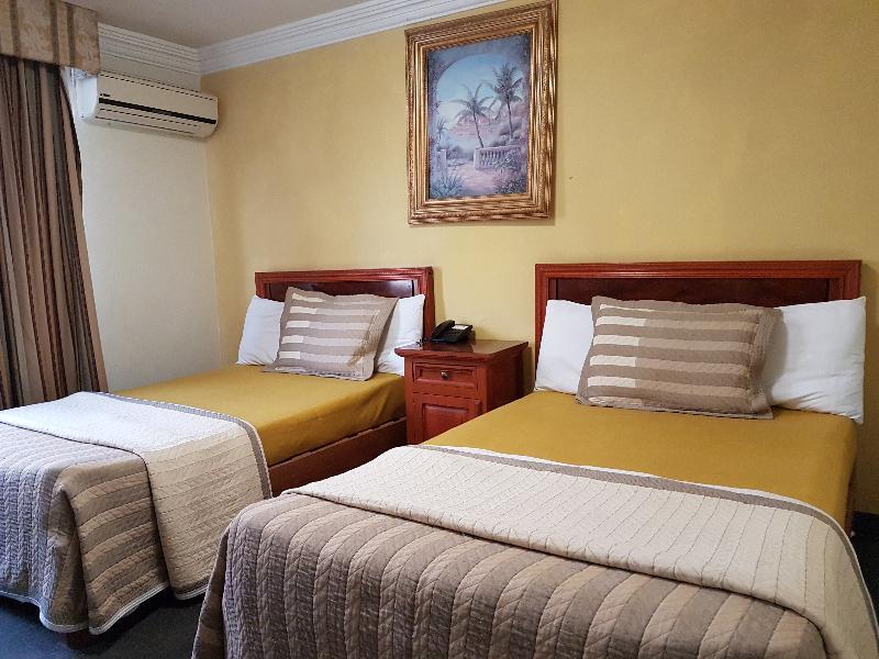 גואדלחארה Hotel Las Pergolas מראה חיצוני תמונה